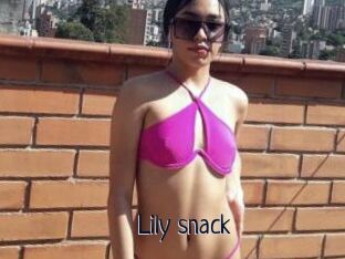 Lily_snack
