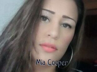 Mia_Cooper