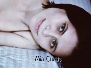Mia_Curtis