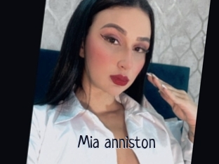 Mia_anniston