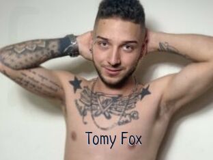 Tomy_Fox